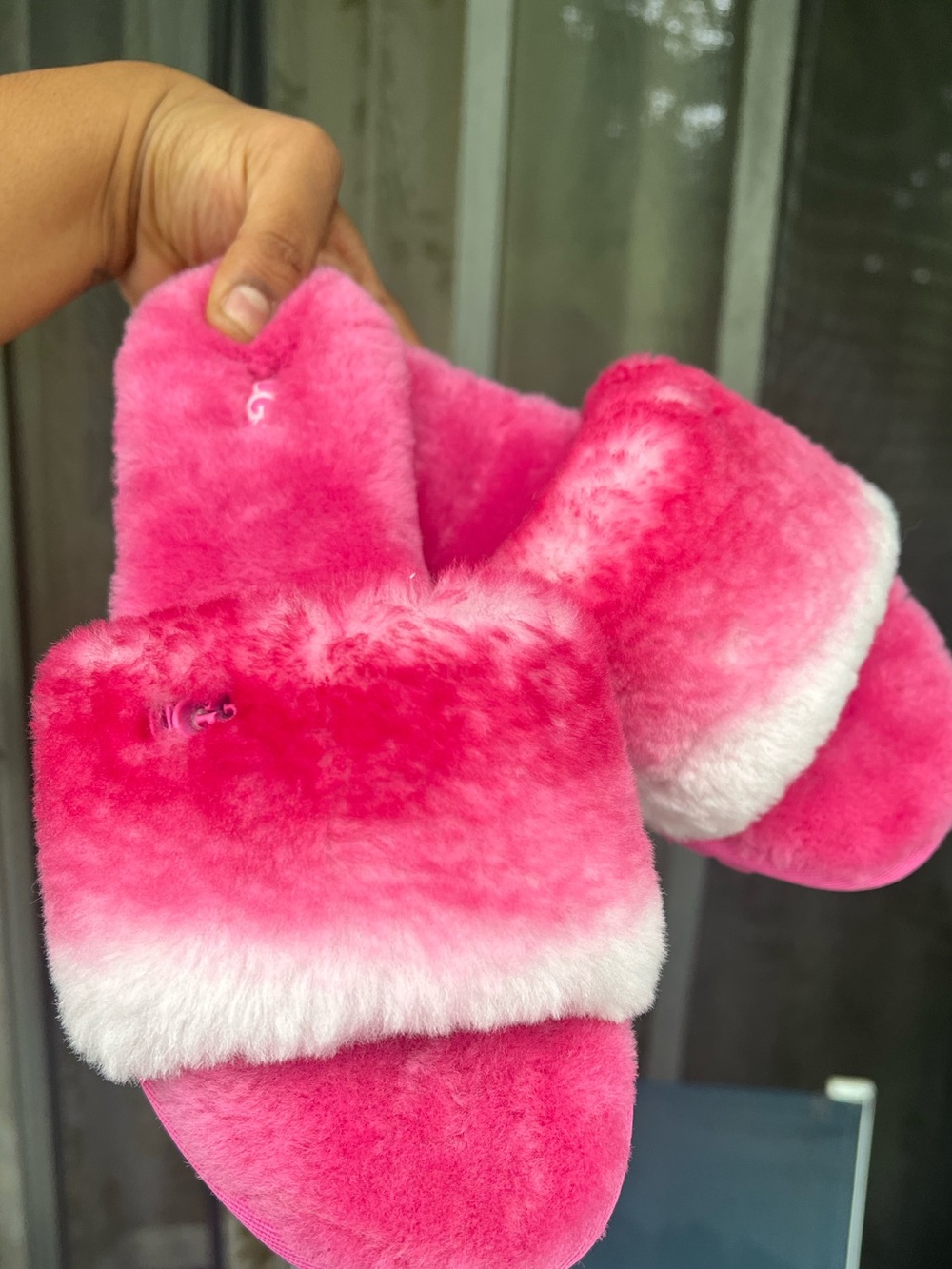 UGG womens Pink Ombre Fuzzy Slide Slippers with hard bottom Size 7